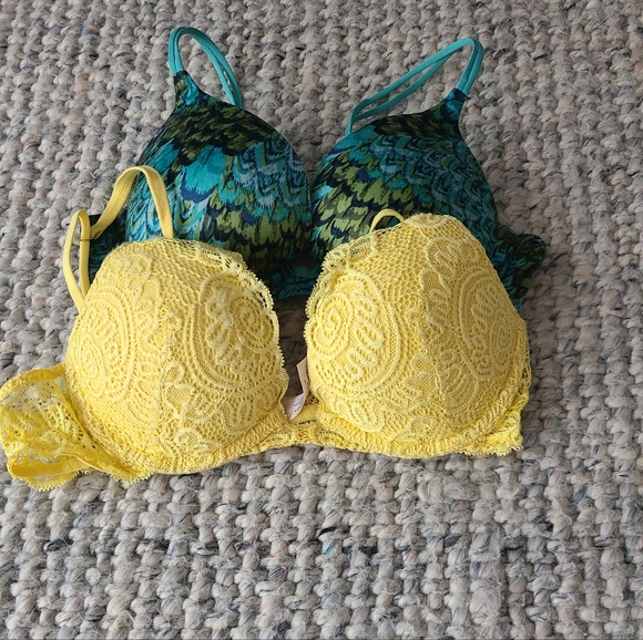 Victoria's Secret Other - Victoria Secret Bra Lot 34 B